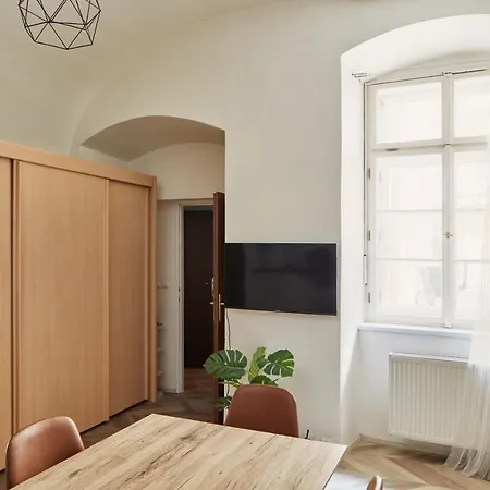 Апартаменты Cozy Flat In New Town By Days *