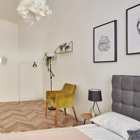 Cozy Flat In New Town By Days פראג